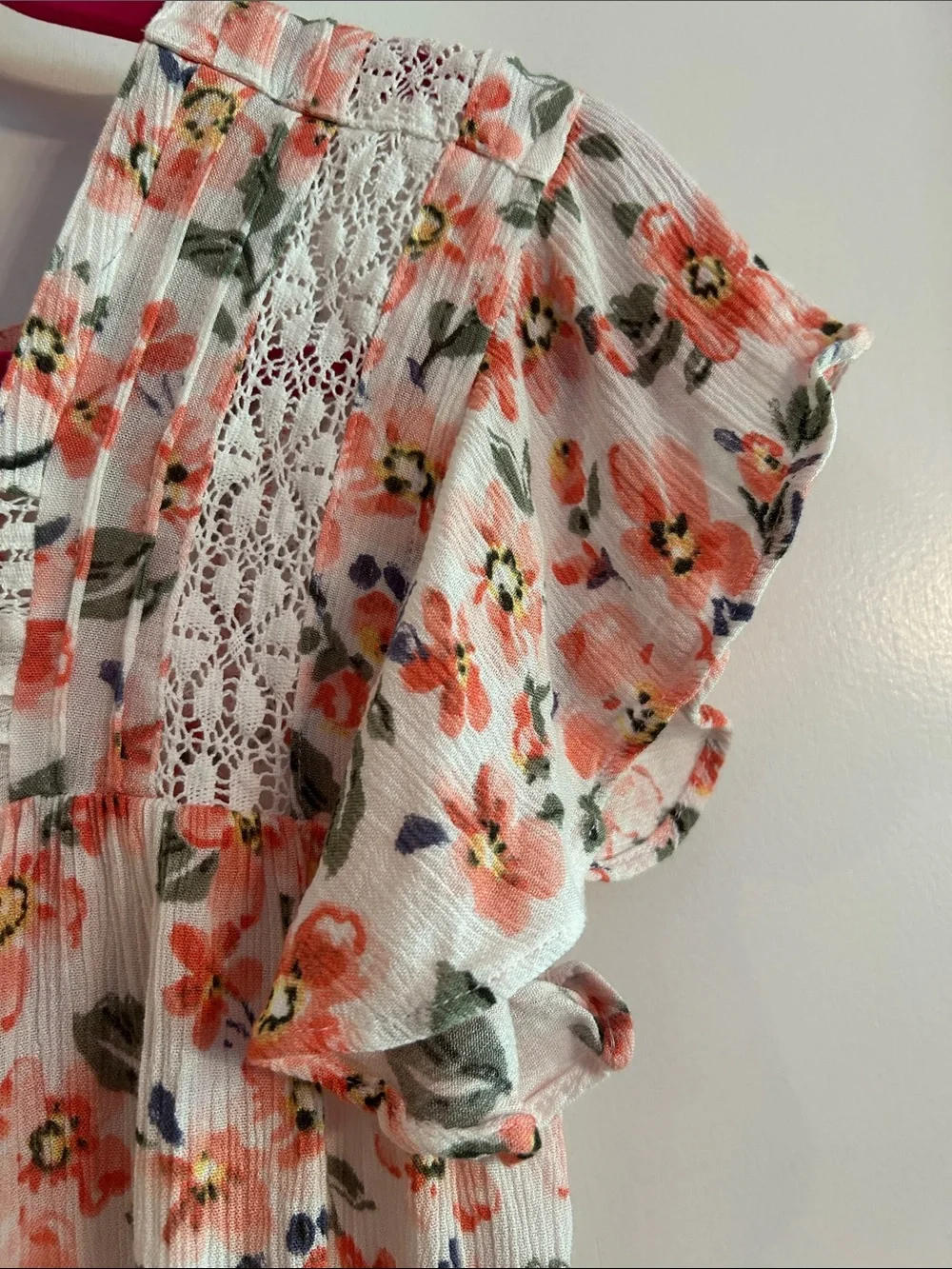Girls Floral Lace-Detail Short Sleeve Top — White with Coral Flowers